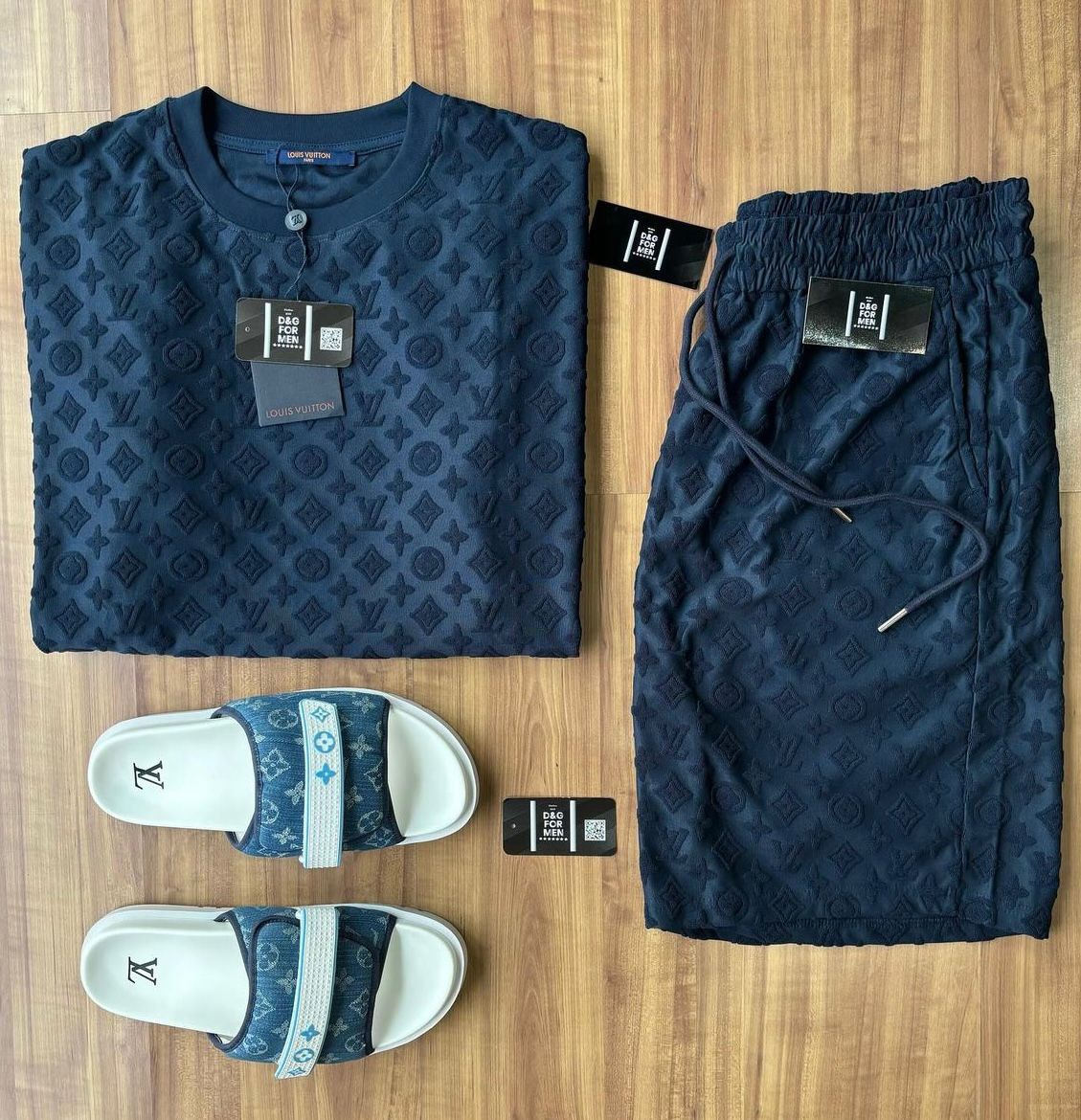 Conjunto Grife - LV  Azul (Promoção Esquenta Black Friday) [CAMISA + BERMUDA + BONÉ + CHINELO]