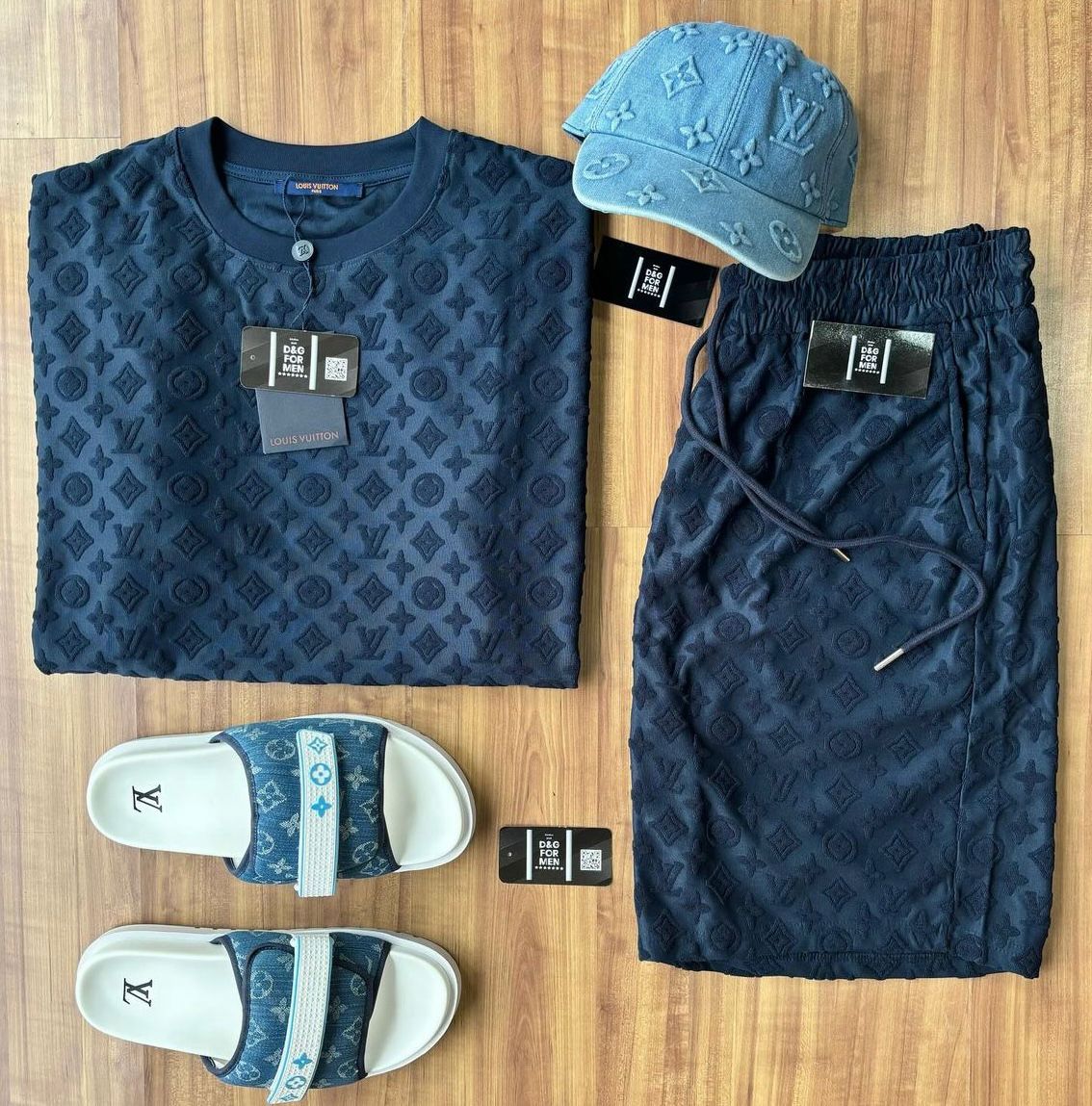 Ensemble de luxe - Louis Vuitton Bleu (Promotion Black Friday en avance) [CHEMISE + SHORT + CASQUETTE + SANDALES]