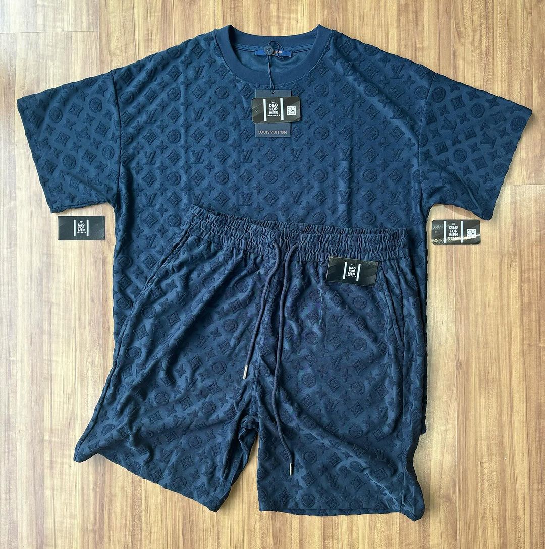 Conjunto Grife - LV  Azul (Promoção Esquenta Black Friday) [CAMISA + BERMUDA + BONÉ + CHINELO]