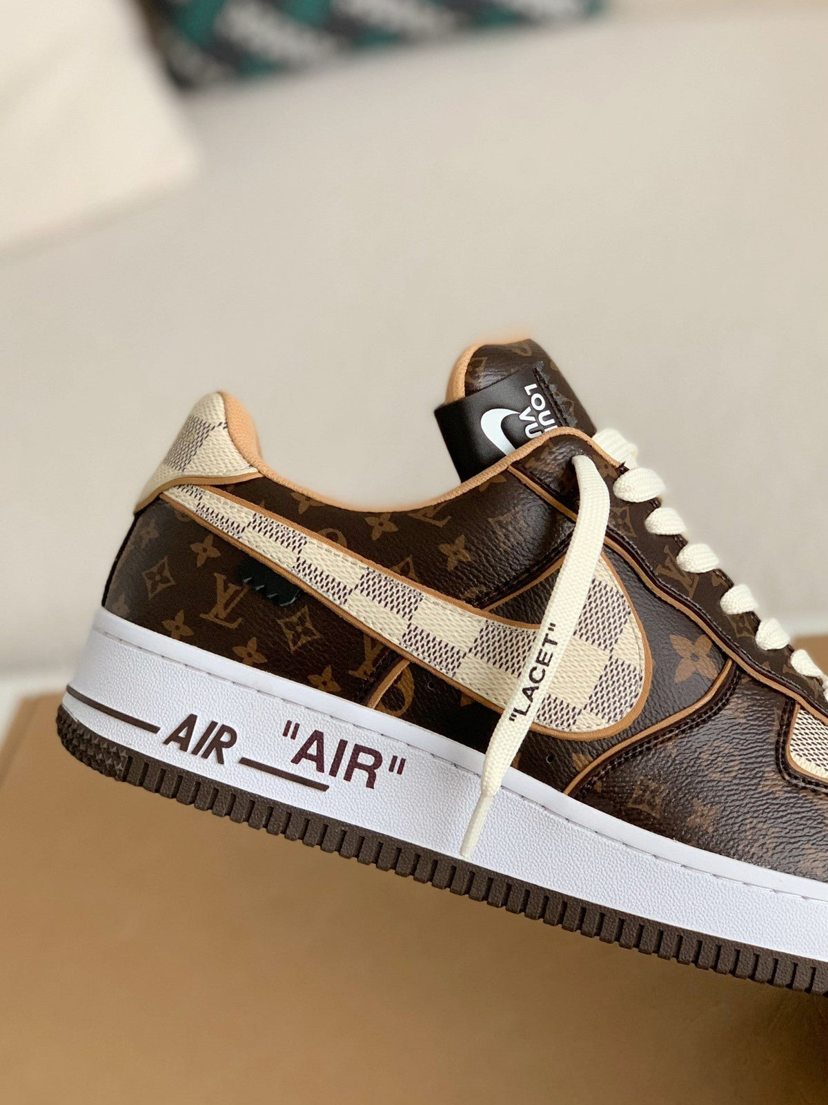 LOUIS VUITTON X NIKE AIR FORCE 1 (PROMO CHAUFFAGE BLACK FRIDAY)