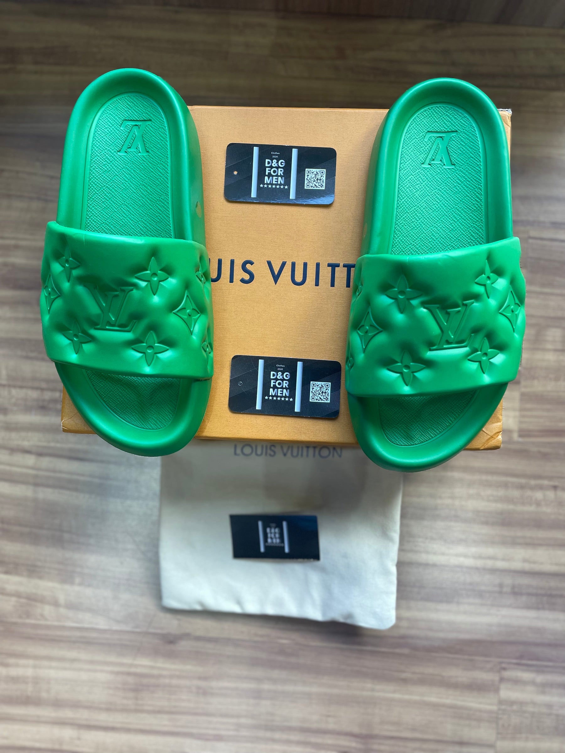 Ensemble Louis Vuitton Blanc/Vert (Promotion Pré-Black Friday) [CHEMISE + SHORT + SANDALES]