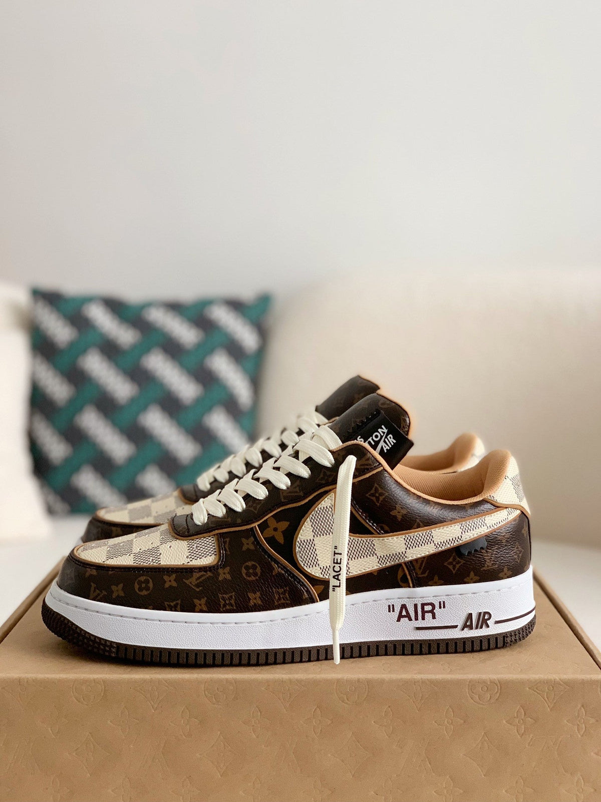 LOUIS VUITTON X NIKE AIR FORCE 1 (PROMO CHAUFFAGE BLACK FRIDAY)